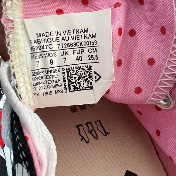 Hello Kitty Mens (9) Women’s (7) Converse Sneakers - Black, White, and Pink - Picture 6 of 6